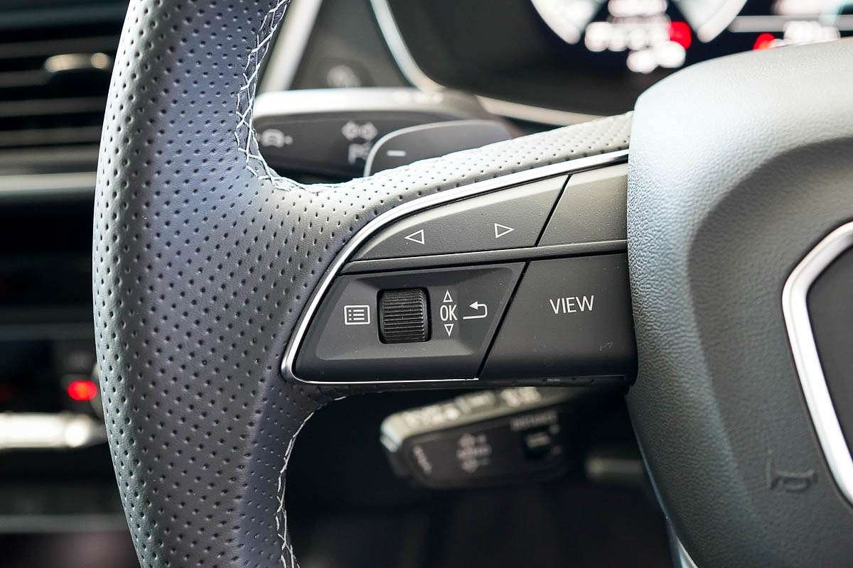 2024 Audi Q5 55 TFSI e S line FY