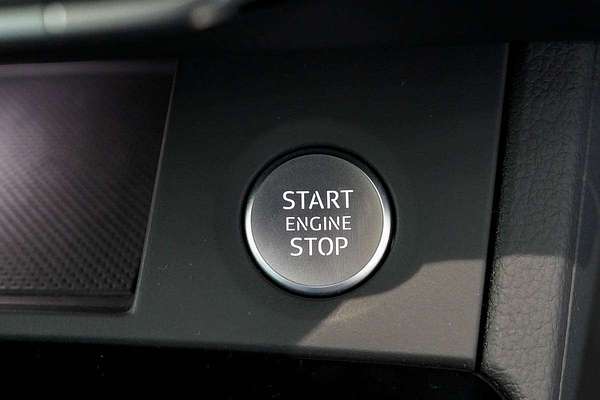 2024 Audi Q5 55 TFSI e S line FY