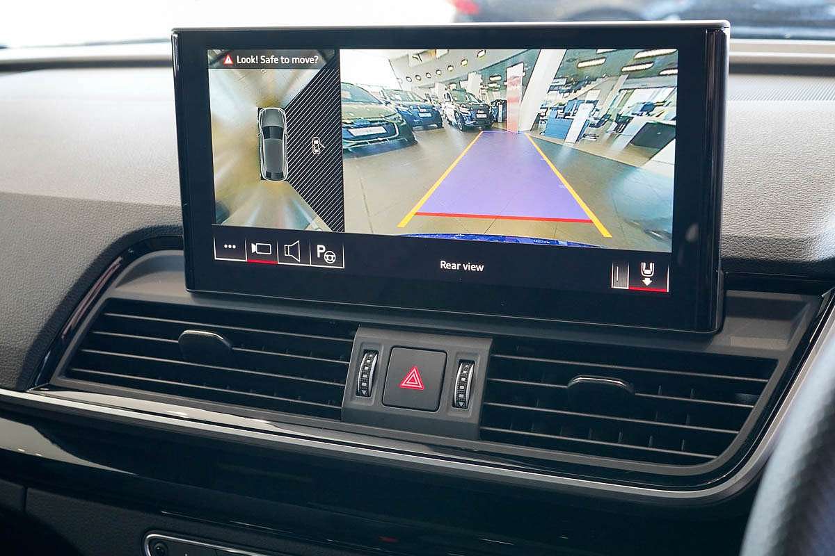 2024 Audi Q5 55 TFSI e S line FY
