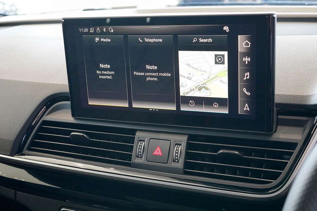 2024 Audi Q5 55 TFSI e S line FY