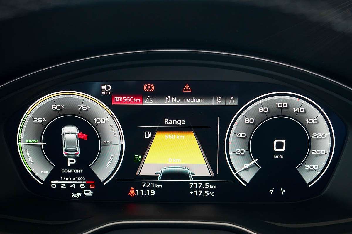 2024 Audi Q5 55 TFSI e S line FY