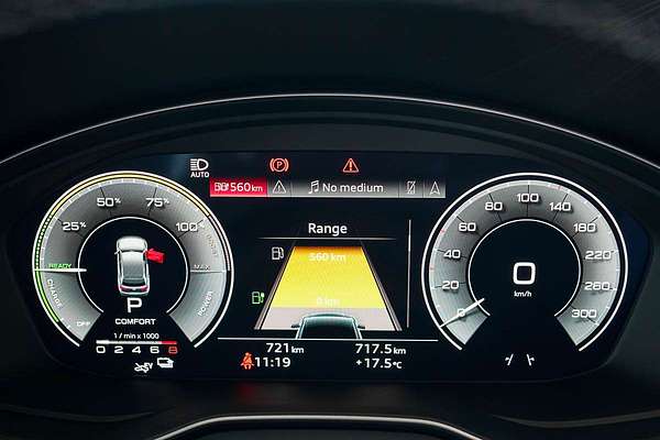 2024 Audi Q5 55 TFSI e S line FY