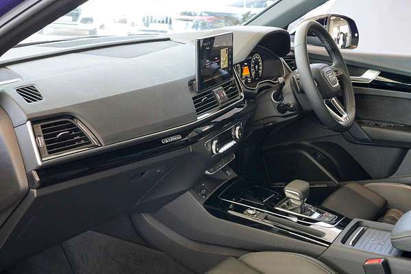 2024 Audi Q5 55 TFSI e S line FY