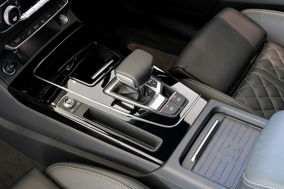 2024 Audi Q5 55 TFSI e S line FY