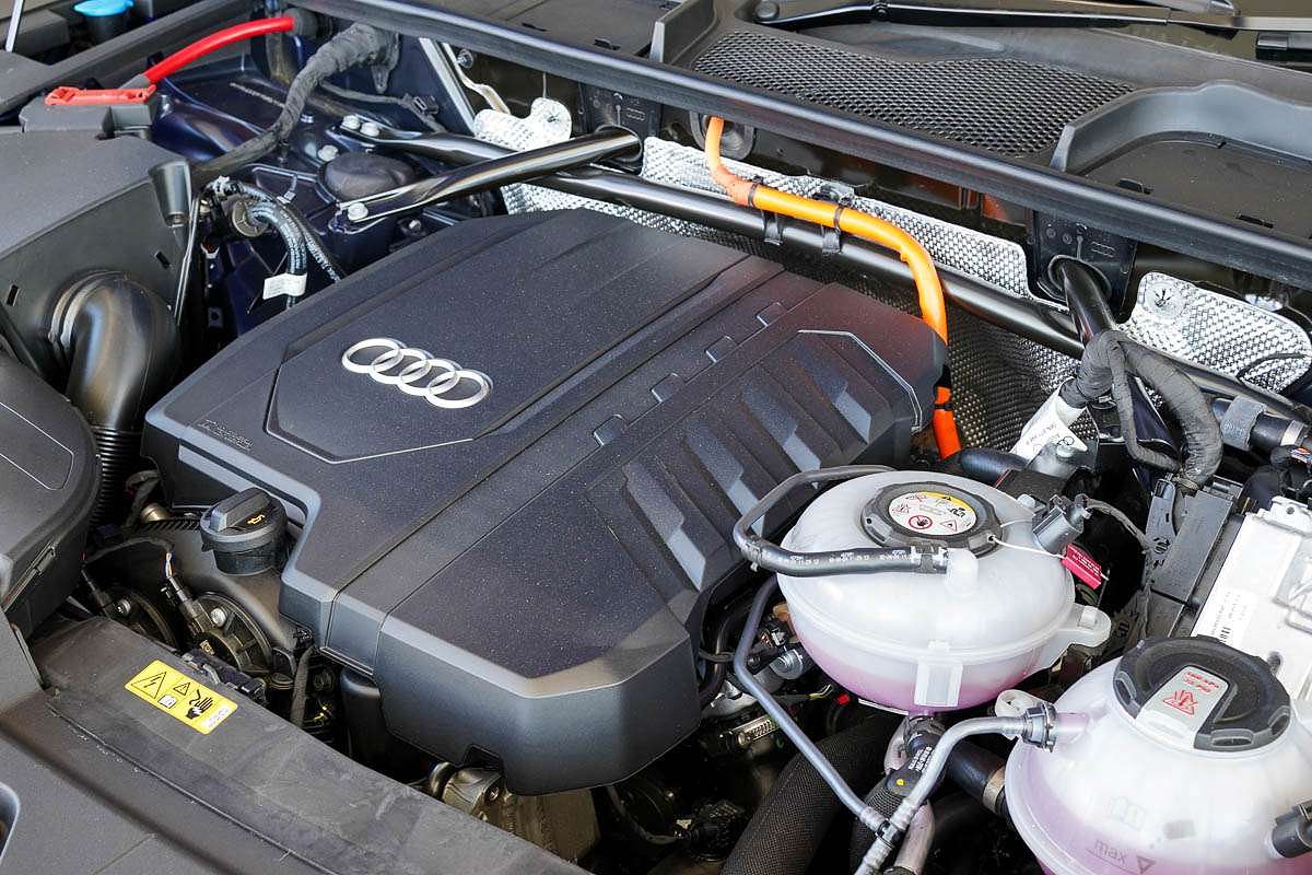 2024 Audi Q5 55 TFSI e S line FY