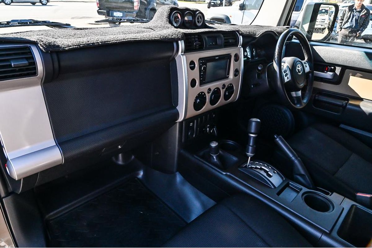2015 Toyota FJ Cruiser GSJ15R