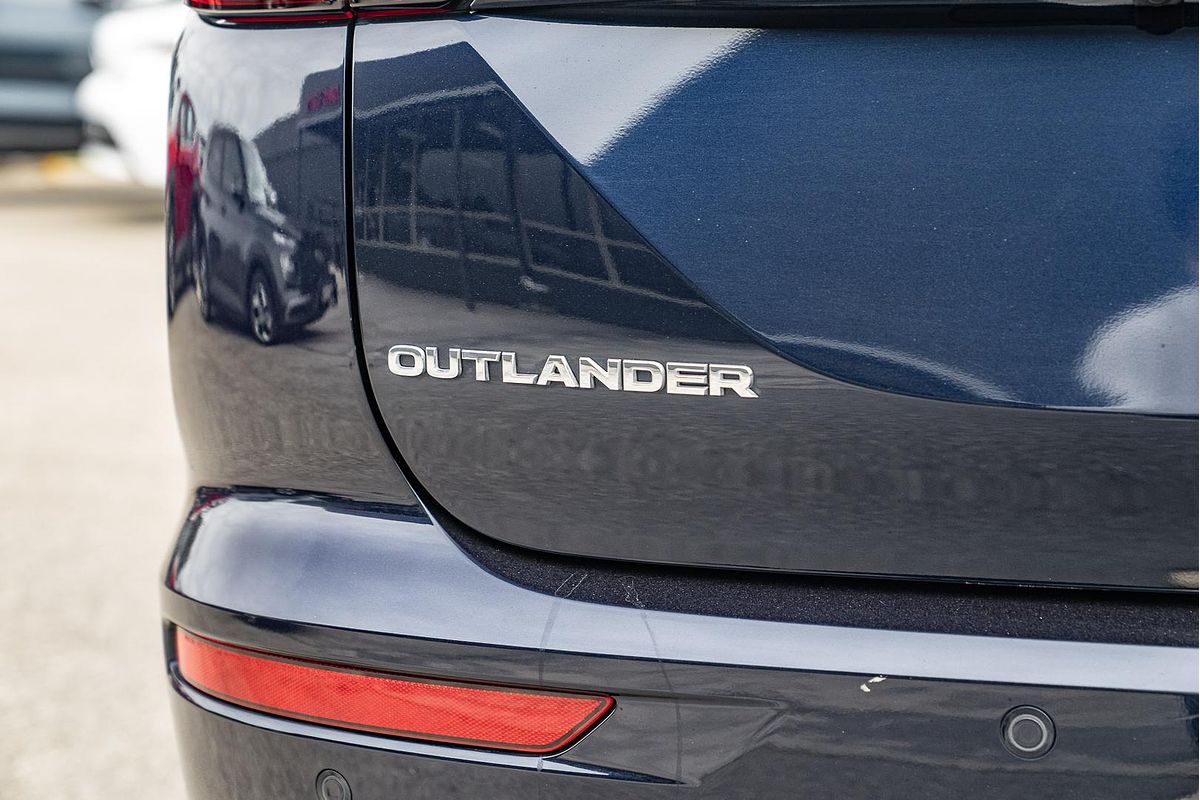 2023 Mitsubishi Outlander LS ZM
