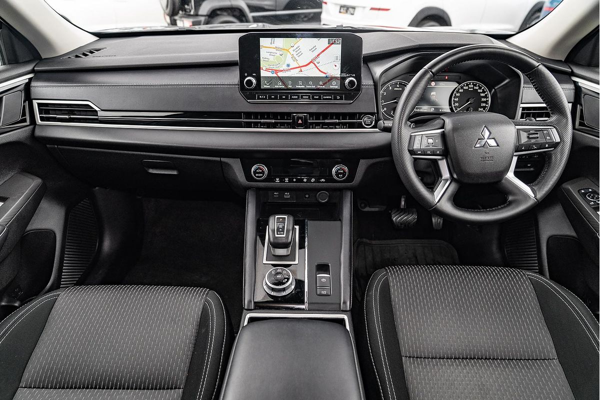 2023 Mitsubishi Outlander LS ZM
