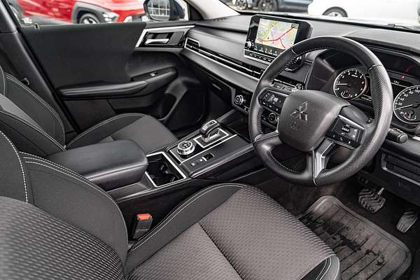 2023 Mitsubishi Outlander LS ZM