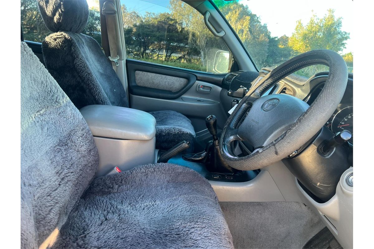 2005 Toyota Landcruiser GXL UZJ100R