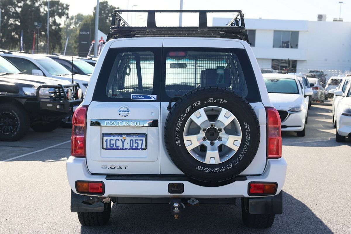 2015 Nissan Patrol ST Y61