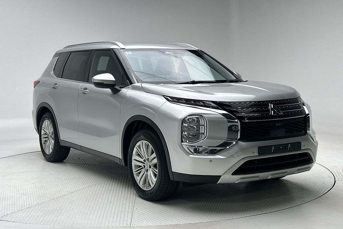 2024 Mitsubishi Outlander LS ZM