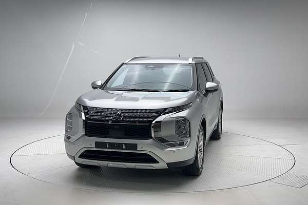 2024 Mitsubishi Outlander LS ZM