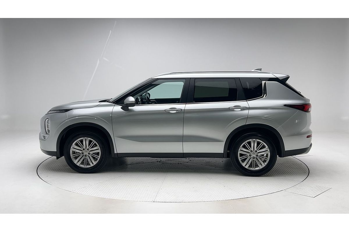 2024 Mitsubishi Outlander LS ZM