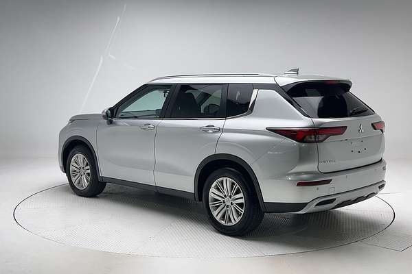 2024 Mitsubishi Outlander LS ZM