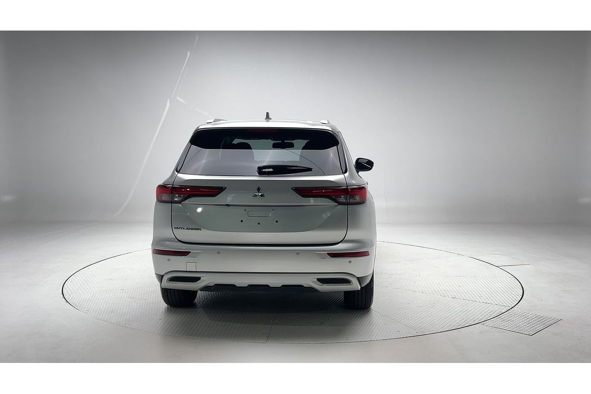 2024 Mitsubishi Outlander LS ZM