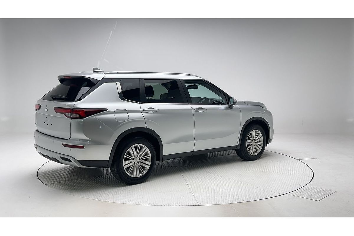 2024 Mitsubishi Outlander LS ZM