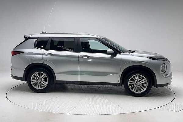 2024 Mitsubishi Outlander LS ZM