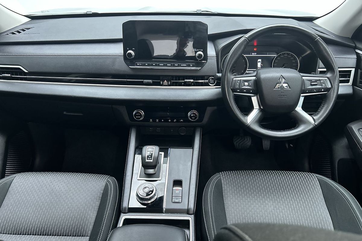 2024 Mitsubishi Outlander LS ZM