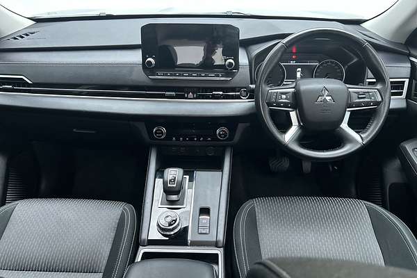 2024 Mitsubishi Outlander LS ZM