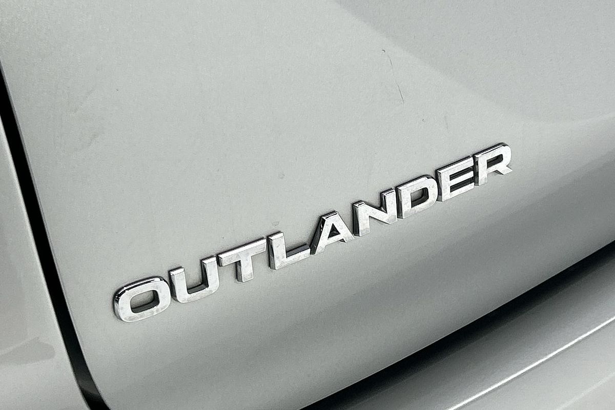 2024 Mitsubishi Outlander LS ZM