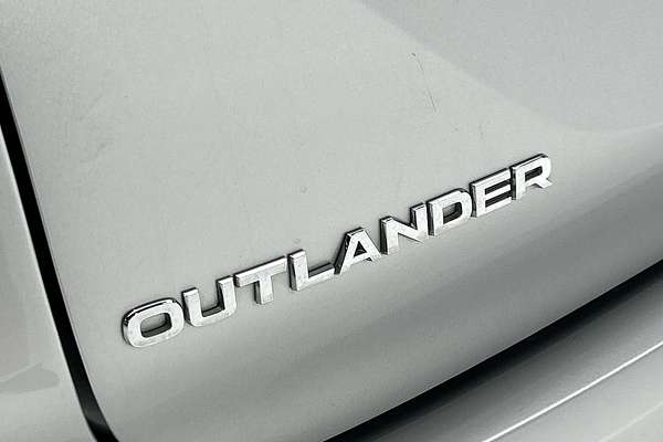 2024 Mitsubishi Outlander LS ZM