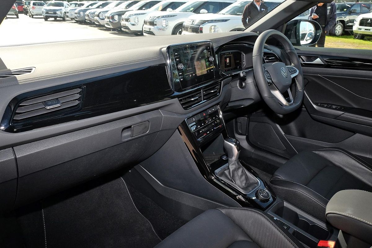 2024 Volkswagen T-Roc 140TSI R-Line D11