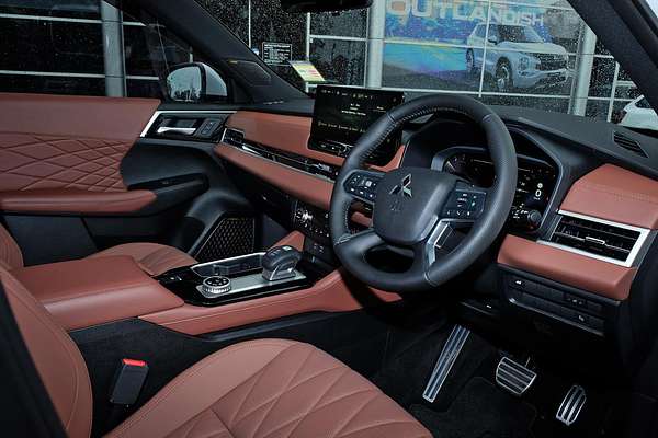 2025 Mitsubishi Outlander Exceed Tourer ZM