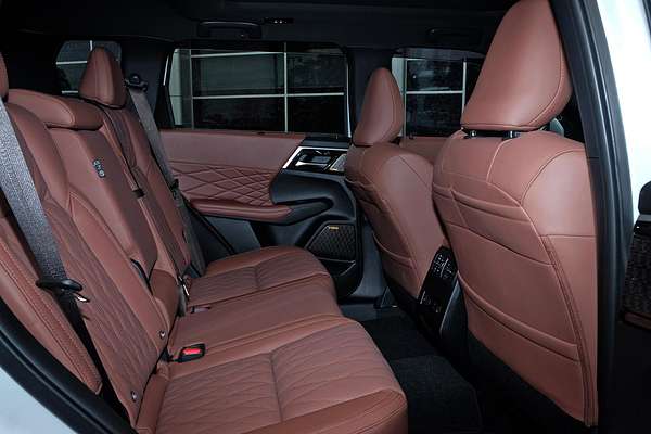 2025 Mitsubishi Outlander Exceed Tourer ZM