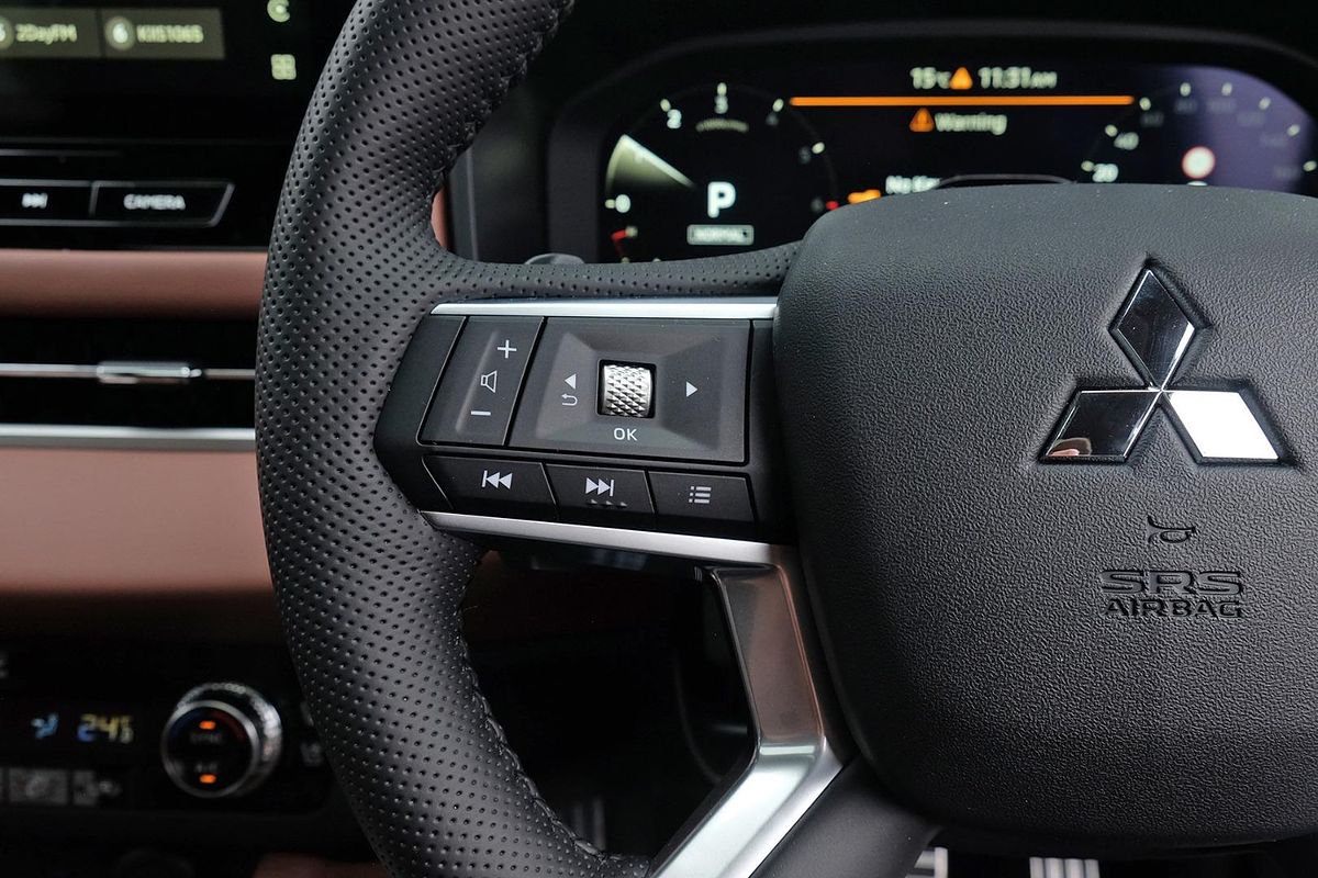 2025 Mitsubishi Outlander Exceed Tourer ZM
