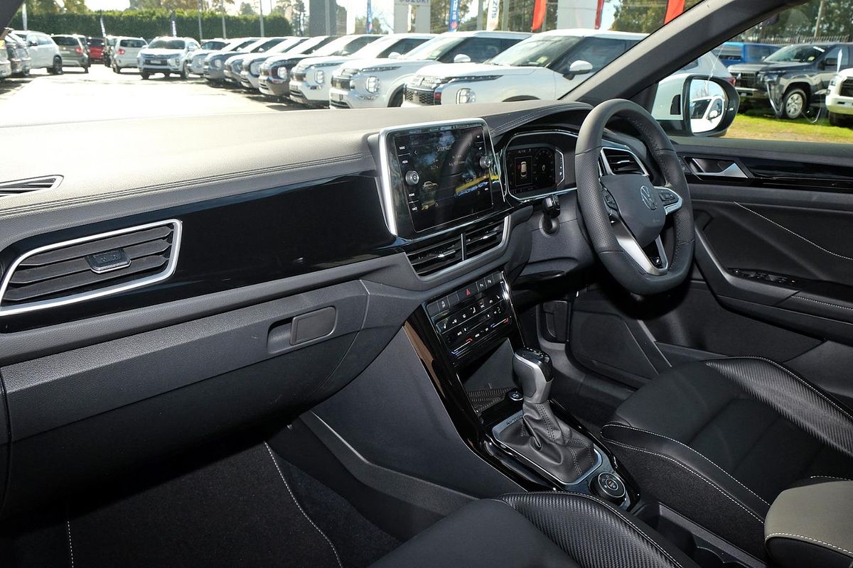 2024 Volkswagen T-Roc 140TSI R-Line D11