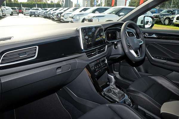 2024 Volkswagen T-Roc 140TSI R-Line D11