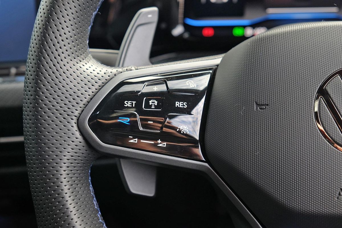 2024 Volkswagen Golf R 8