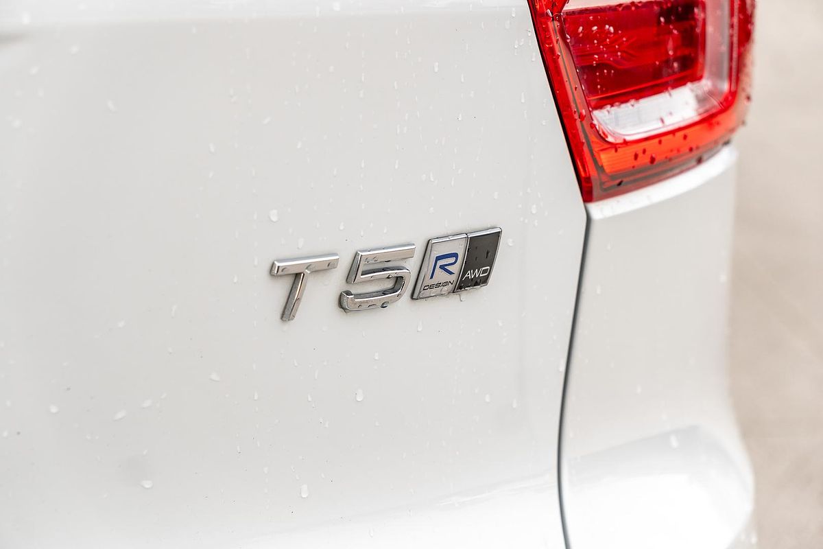2019 Volvo XC40 T5 R-Design