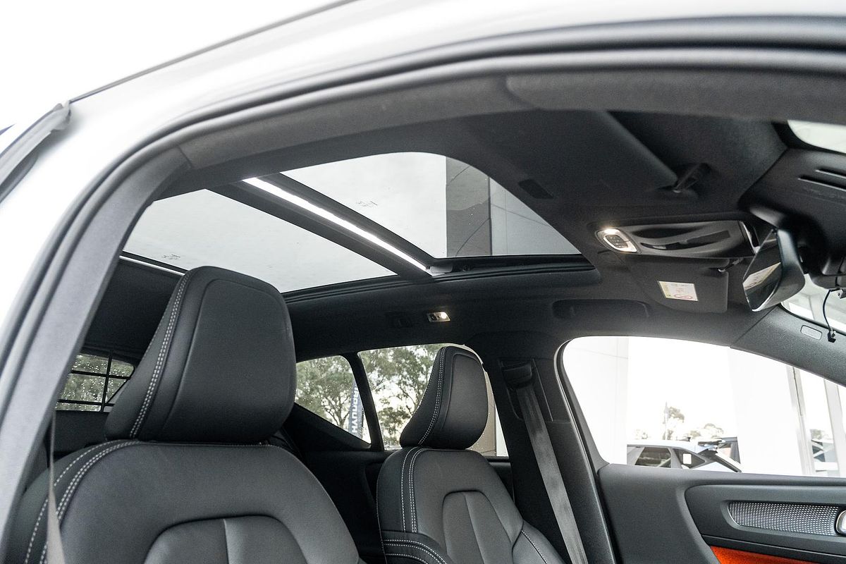 2019 Volvo XC40 T5 R-Design