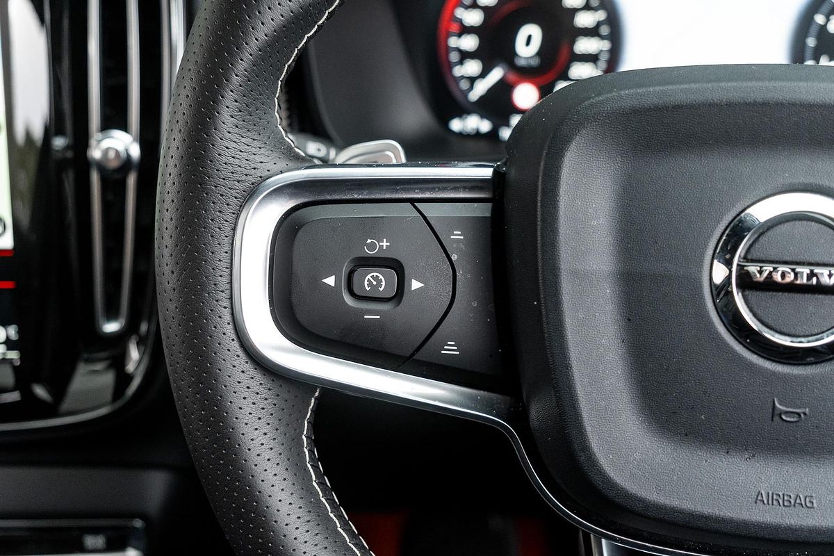 2019 Volvo XC40 T5 R-Design