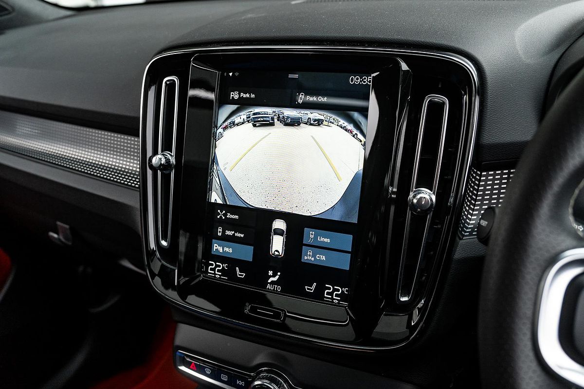 2019 Volvo XC40 T5 R-Design