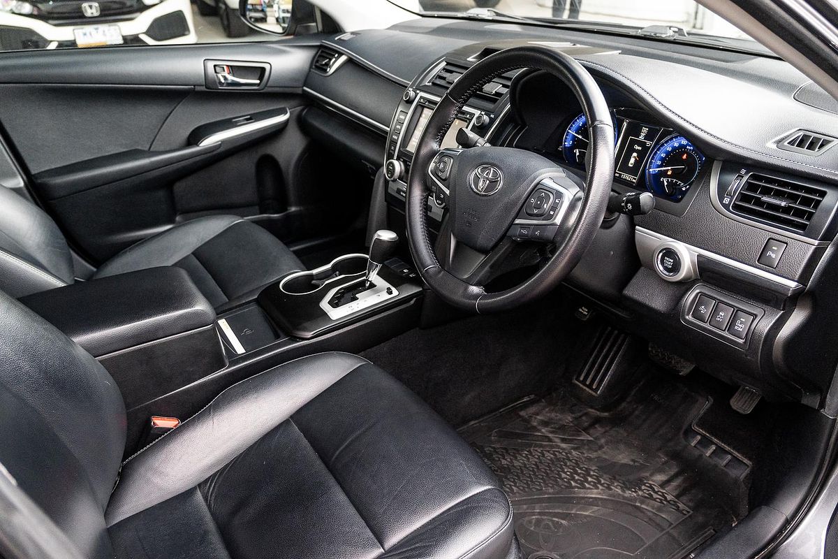 2017 Toyota Camry Atara SL ASV50R
