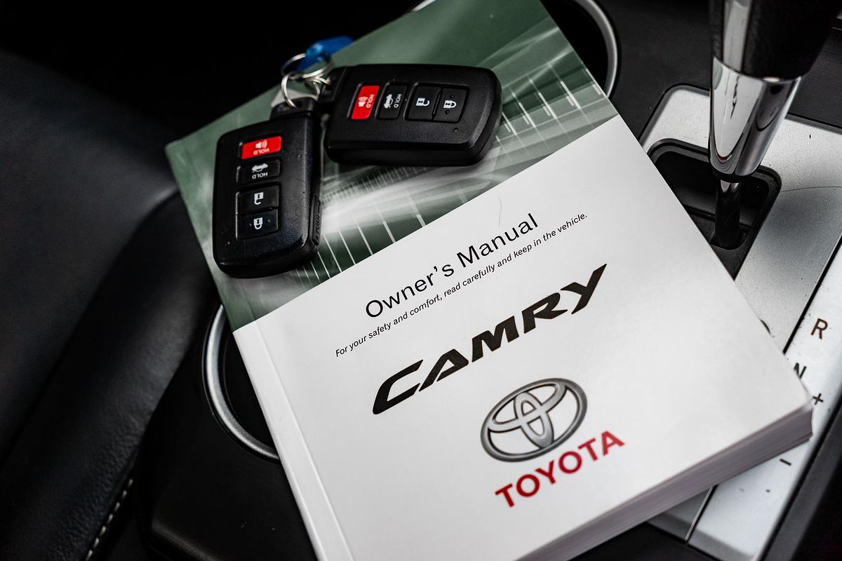 2017 Toyota Camry Atara SL ASV50R