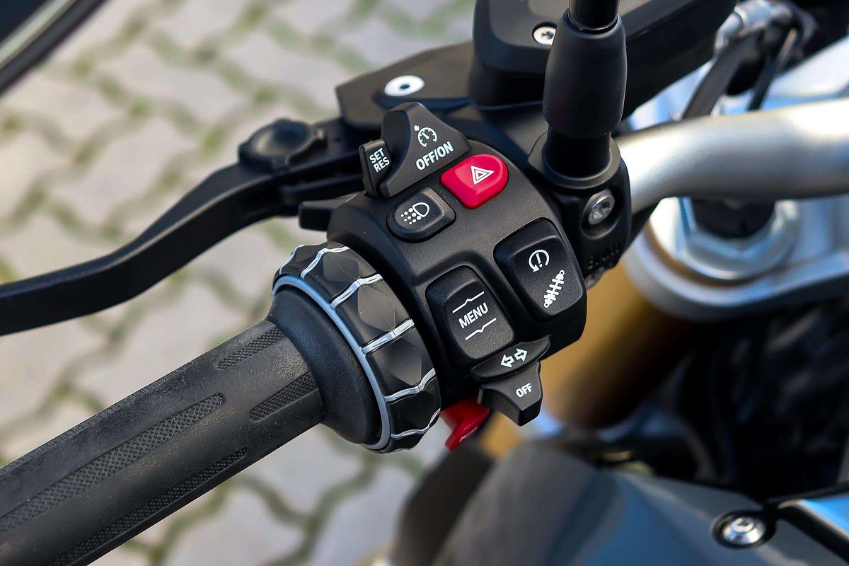 2024 BMW R 1250 R Triple Black R 1250