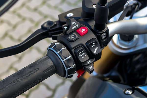 2024 BMW R 1250 R Triple Black R 1250