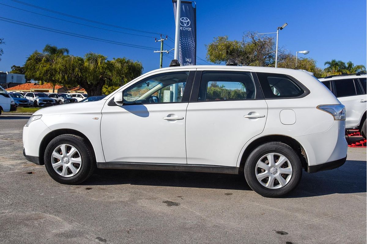 2013 Mitsubishi Outlander ES ZJ