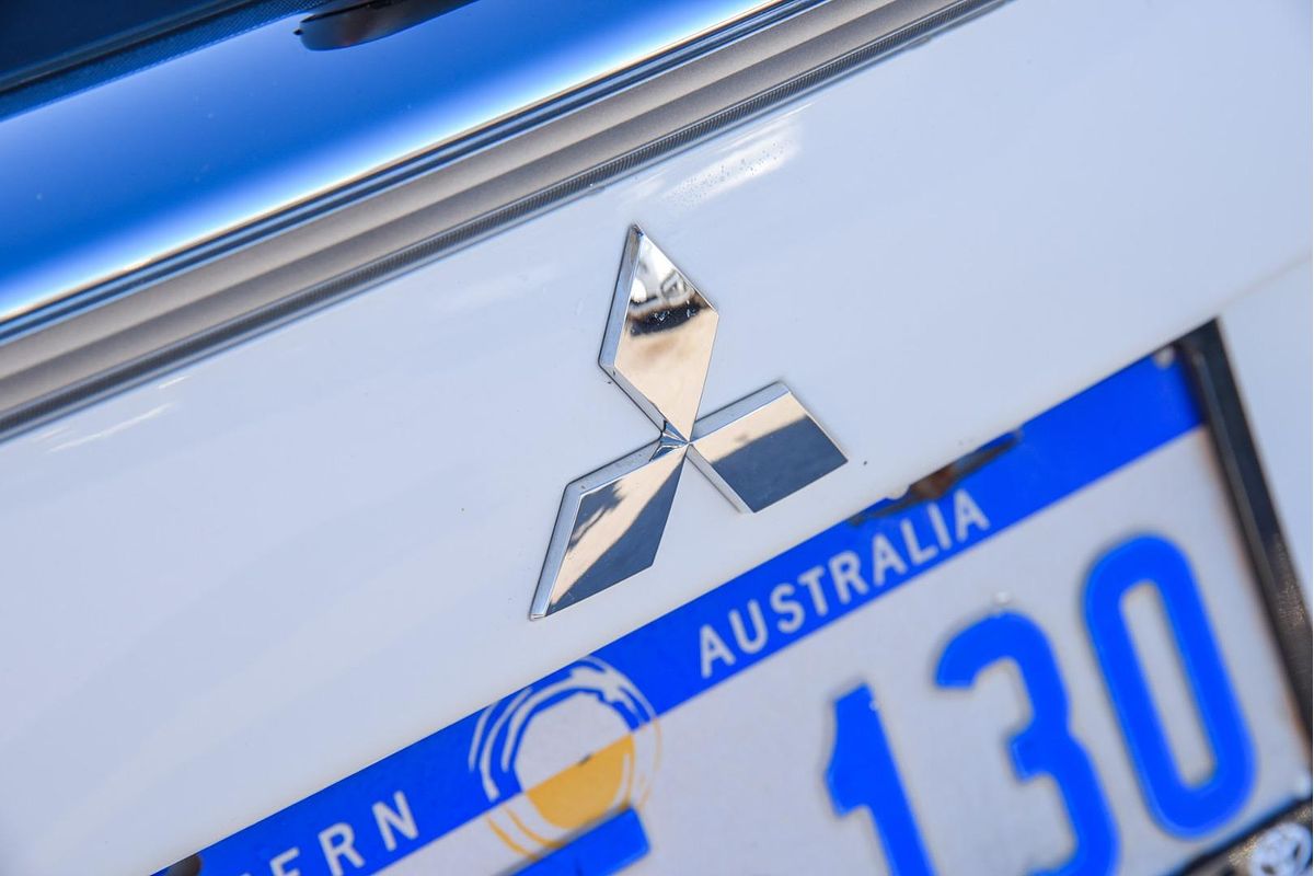 2013 Mitsubishi Outlander ES ZJ