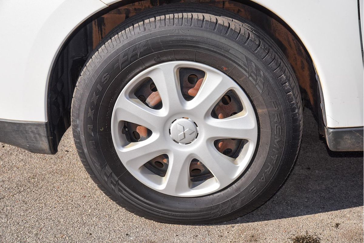 2013 Mitsubishi Outlander ES ZJ