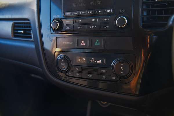 2013 Mitsubishi Outlander ES ZJ