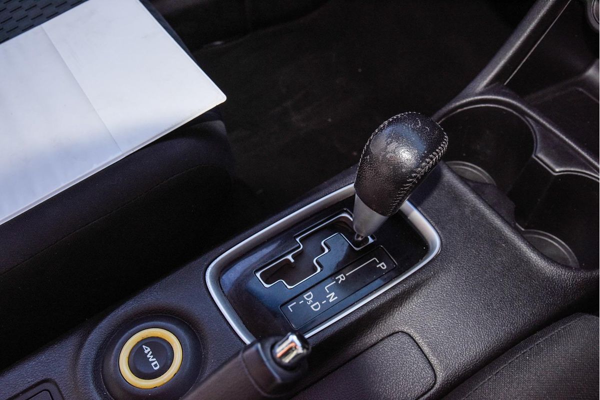 2013 Mitsubishi Outlander ES ZJ