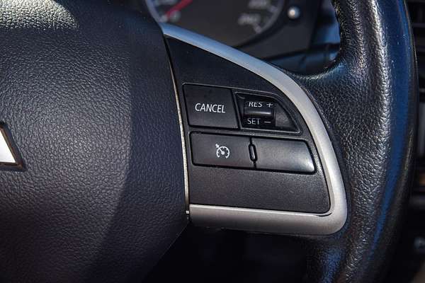 2013 Mitsubishi Outlander ES ZJ
