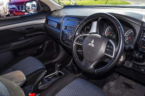 2013 Mitsubishi Outlander ES ZJ