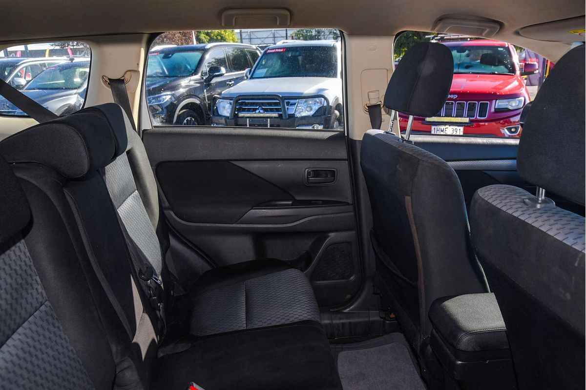 2013 Mitsubishi Outlander ES ZJ