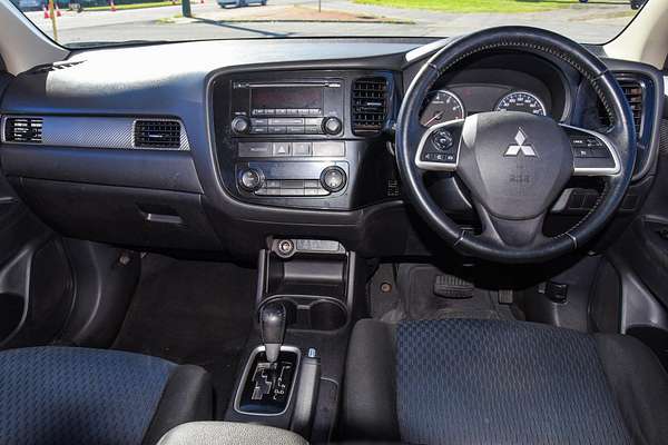 2013 Mitsubishi Outlander ES ZJ